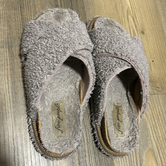 Free People Sherpa Slides - Picture 2 of 4